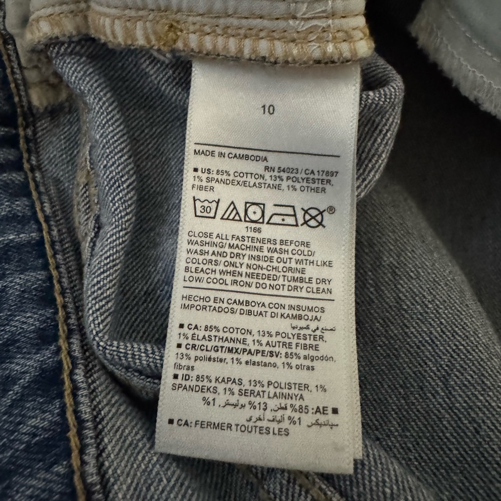 Old Navy Mid-Rise Wow Boyfriend Jeans, size 10 - Picture 4 of 4